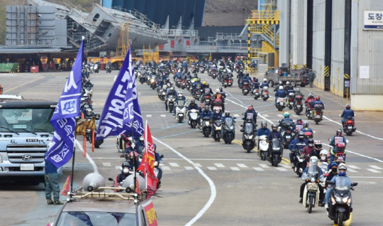 지난 3월 현대중공업 조노가 임단협 교섭 난항을 이후로 부분 파업을 하고 있는 모습. <연합뉴스>
